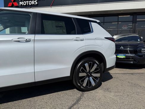 New 2026 Mitsubishi Outlander SE AWD/4WD image 7