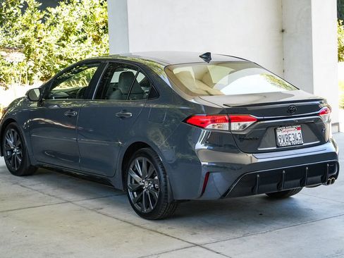Used 2025 Toyota Corolla SE w/ SE Premium Package FWD image 4