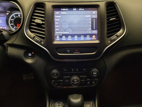 Used 2019 Jeep Cherokee Trailhawk AWD/4WD image 25