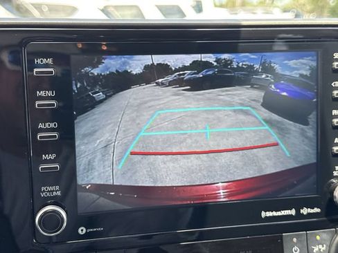 Used 2022 Toyota Highlander XLE FWD image 17
