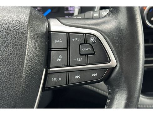 Certified 2023 Toyota Highlander XLE image 28