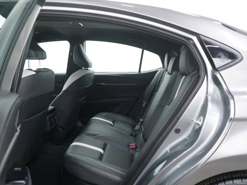 Used 2025 Toyota Camry SE image 15