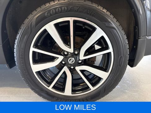 Used 2019 Nissan Rogue SL w/ Premium Package AWD/4WD image 11