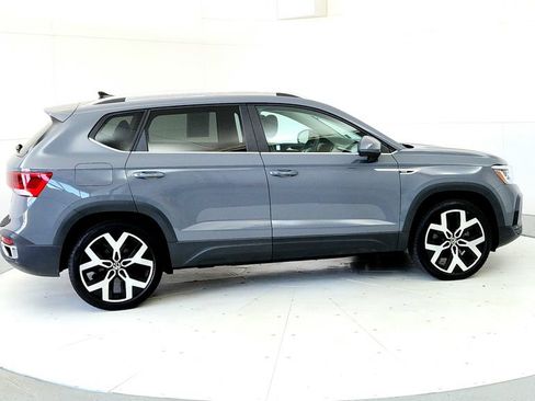 Used 2022 Volkswagen Taos SEL w/ Panoramic Sunroof Package AWD/4WD image 6