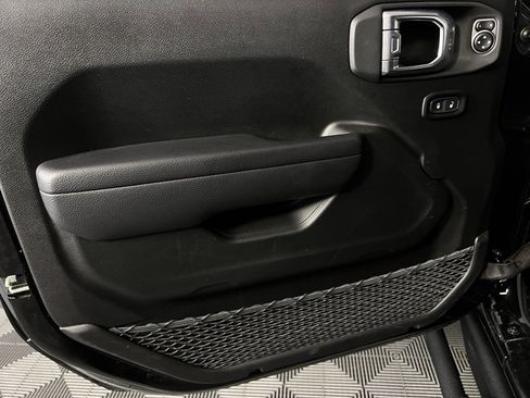 Certified 2023 Jeep Gladiator Willys image 23