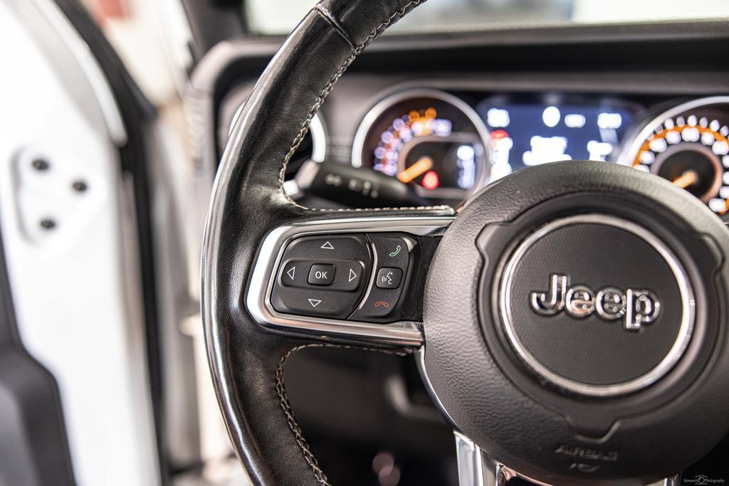 Used 2018 Jeep Wrangler Unlimited Sahara w/ Dual Top Group AWD/4WD image 22