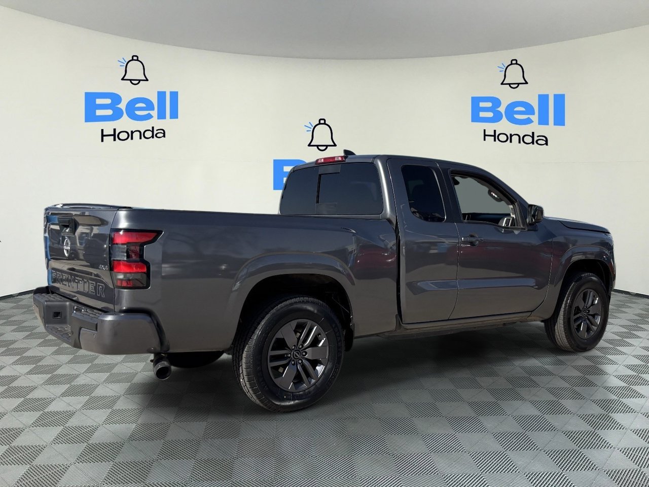 Used 2025 Nissan Frontier SV AWD/4WD image 4