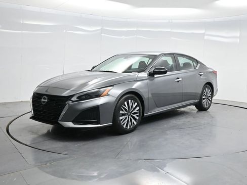 Used 2024 Nissan Altima 2.5 SV FWD image 58