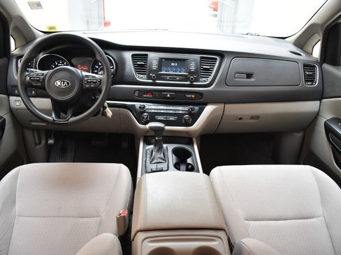Used 2018 Kia Sedona L FWD image 22