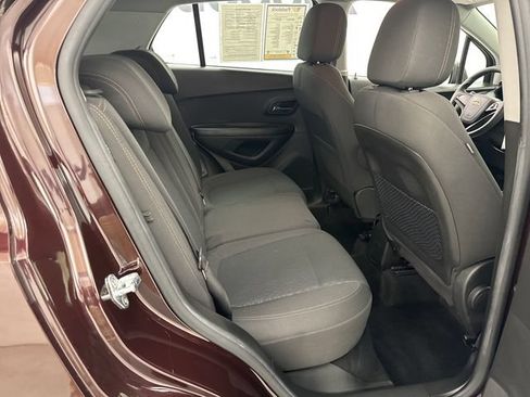 Used 2021 Chevrolet Trax LS FWD image 23