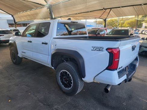 Used 2025 Toyota Tacoma TRD Off-Road image 9