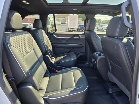 Used 2025 GMC Acadia Denali w/ Super Cruise Package AWD/4WD image 12
