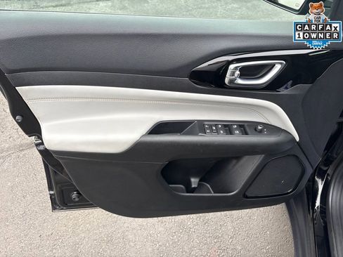 Certified 2022 Jeep Compass Limited image 11