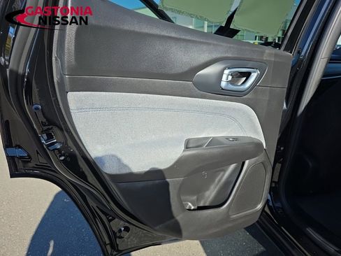 Used 2025 Jeep Compass Sport image 39