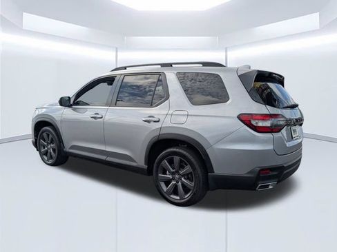 Used 2025 Honda Pilot Sport image 6