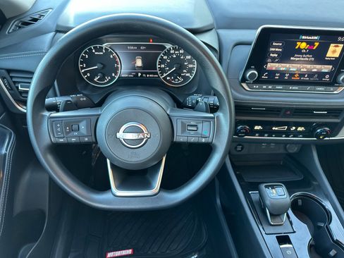 Used 2024 Nissan Rogue SV image 13