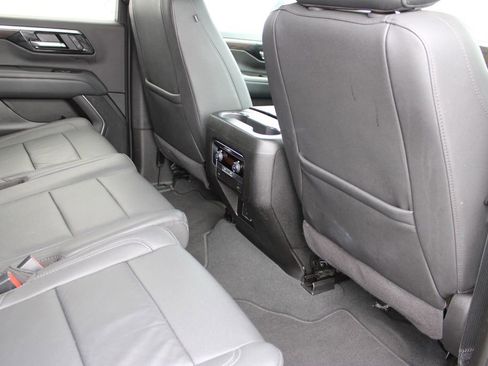 Used 2025 Chevrolet Suburban Z71 image 50