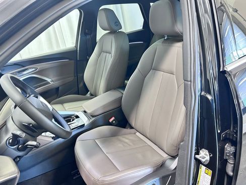 Certified 2025 Audi Q5 Premium w/ Convenience Package image 7