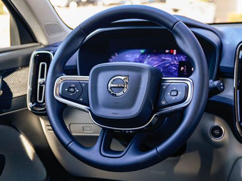 Certified 2026 Volvo XC40 B5 Ultra w/ Climate Package image 16