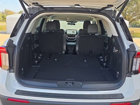 New 2025 Ford Explorer Active w/ Active Comfort Package image 12