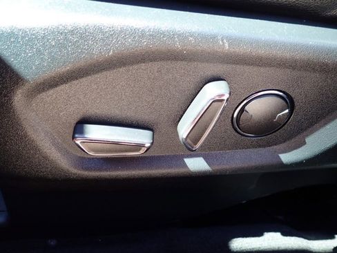 Used 2018 Ford Explorer XLT w/ Equipment Group 202A image 14