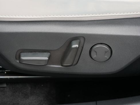 Certified 2023 Kia Niro EX image 20