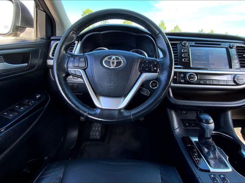 Used 2015 Toyota Highlander XLE image 6