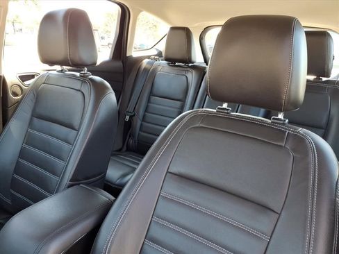 Used 2017 Ford C-MAX Energi Titanium image 15