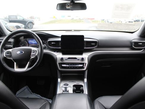 Used 2020 Ford Explorer XLT w/ Equipment Group 202A image 17