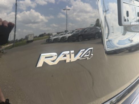 Used 2017 Toyota RAV4 XLE FWD image 9