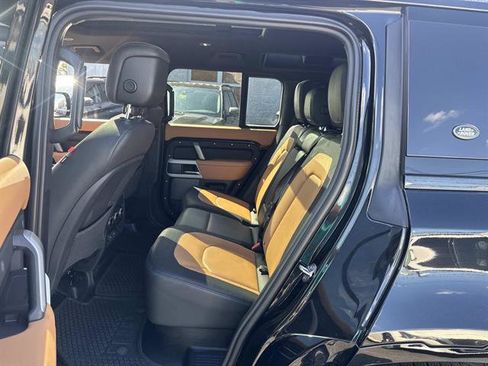Used 2024 Land Rover Defender 110 X-Dynamic SE AWD/4WD image 8