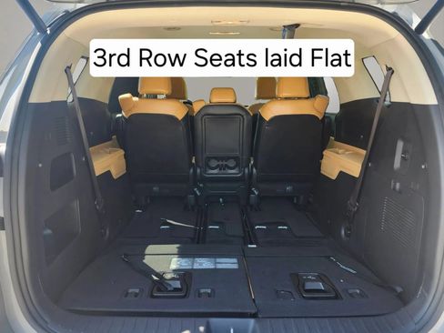 Used 2024 Kia Carnival EX FWD image 24
