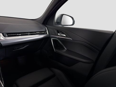 Used 2025 BMW X2 xDrive28i w/ M Sport Package image 25