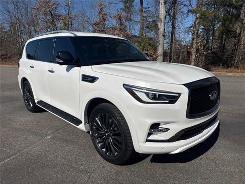 Used 2024 INFINITI QX80 Sensory image 3