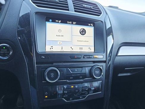 Used 2017 Ford Explorer XLT w/ Equipment Group 202A image 8