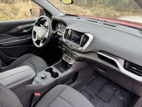 Used 2024 GMC Terrain SLE image 19
