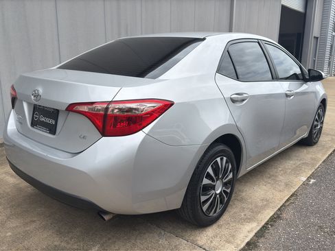 Used 2018 Toyota Corolla LE FWD image 3