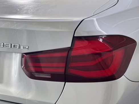 Used 2018 BMW 330e w/ Premium Package RWD image 29