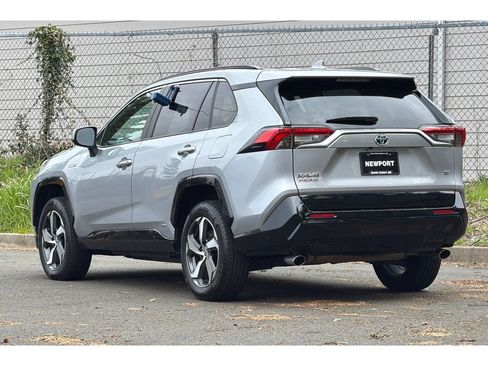 Used 2022 Toyota RAV4 SE w/ Weather & Moonroof Package AWD/4WD image 6
