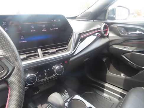 Used 2025 Chevrolet Trax RS w/ Sunroof Package FWD image 34