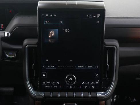 Used 2025 GMC Yukon Denali AWD/4WD image 18
