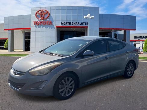 Used 2014 Hyundai Elantra SE w/ Option Group 02 FWD image 3