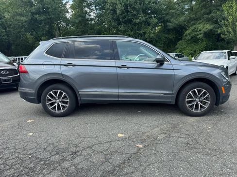 Used 2020 Volkswagen Tiguan SE w/ Panoramic Sunroof Package AWD/4WD image 4