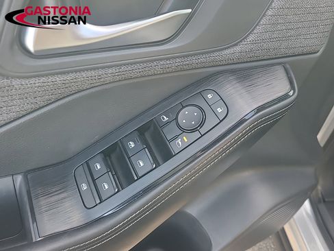 Used 2022 Nissan Rogue SV image 30