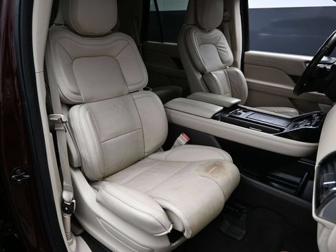 Used 2018 Lincoln Navigator Reserve w/ Technology Package AWD/4WD image 12