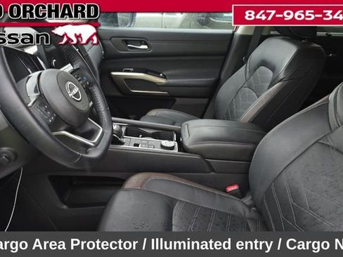 Used 2024 Nissan Pathfinder Platinum AWD/4WD image 7