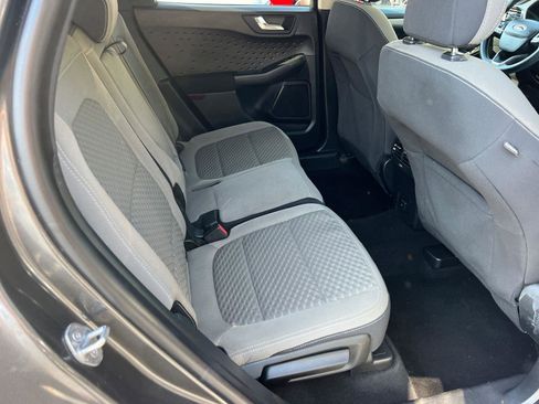 Used 2020 Ford Escape SE image 16