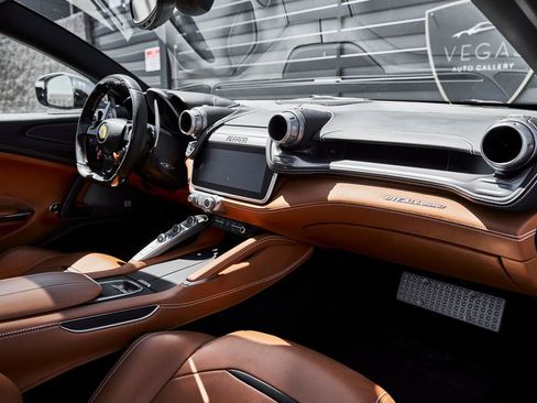 Used 2018 Ferrari GTC4Lusso image 41