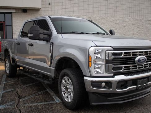 Used 2024 Ford F250 XLT image 8