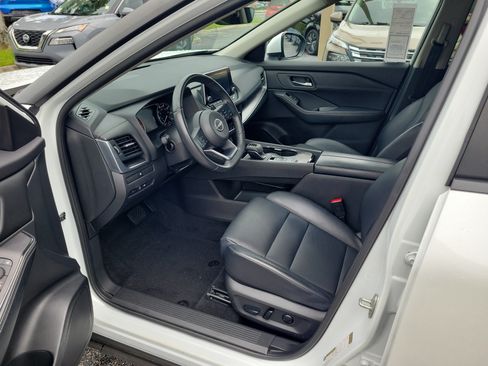 Certified 2024 Nissan Rogue SV w/ SV Premium Package FWD image 13